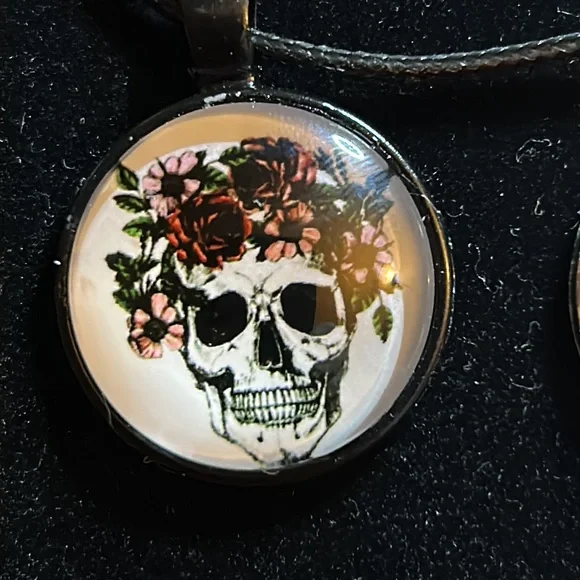 Skull pendant bundle - Picture 3 of 5